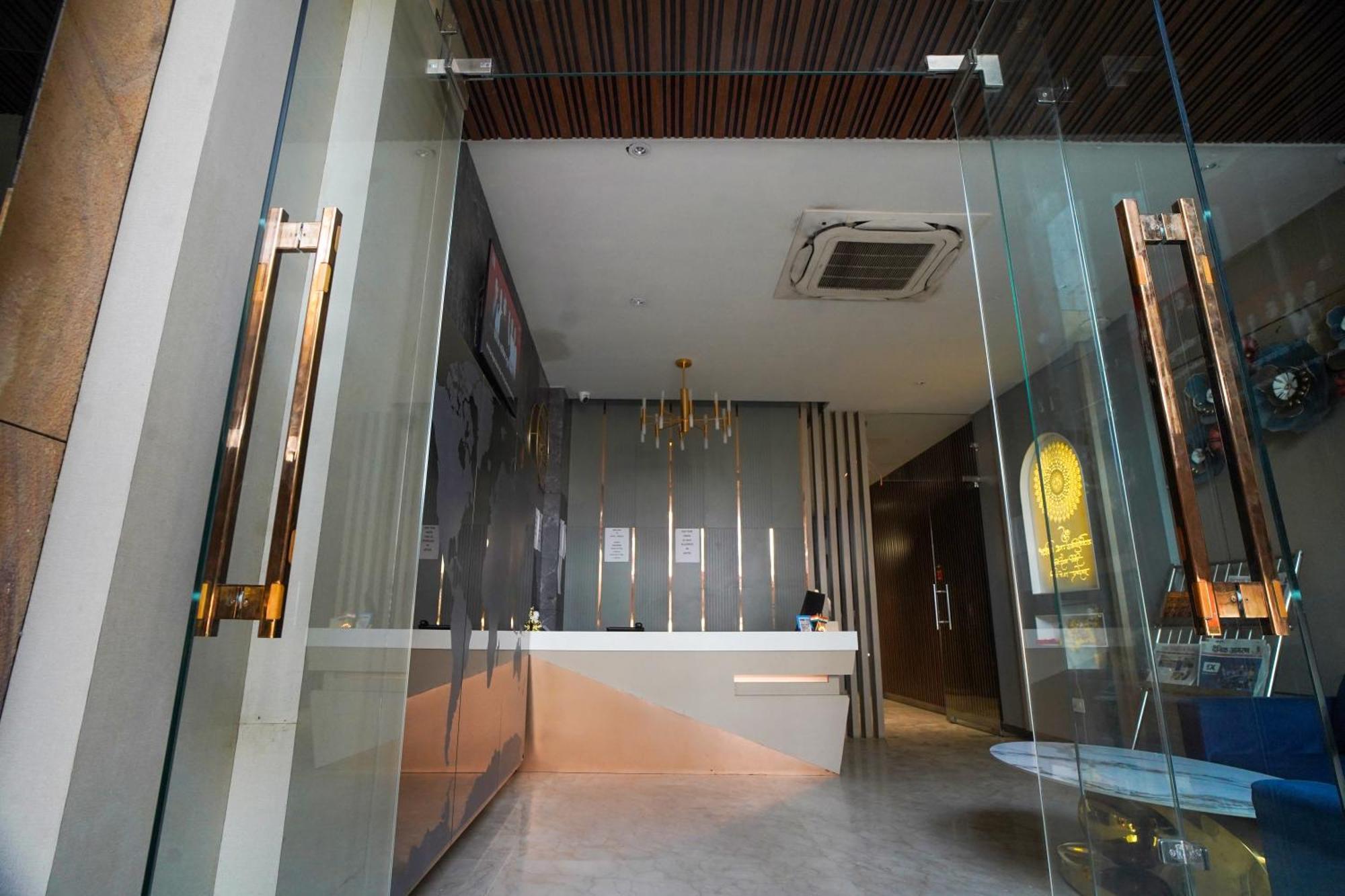 Familia Hotel And Banquets Lucknow Exterior photo